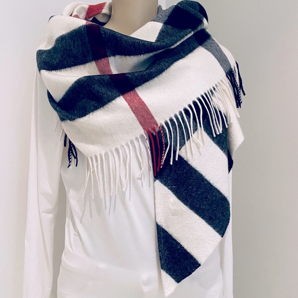BURBERRY LONDON HALF MEGA CASHMERE BANDANA / SCARF / WRAP. - Picture 2 of 11